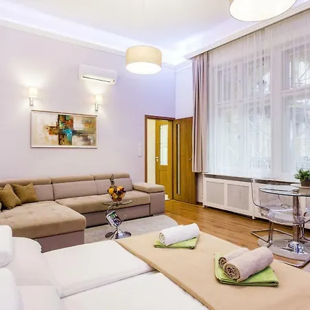 דירה Downtown Design Flat